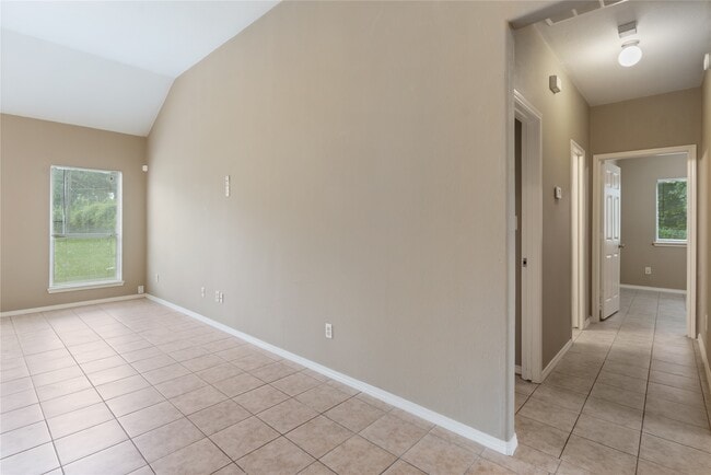 Building Photo - 9104 N Green River Dr