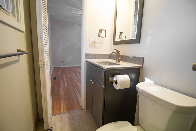 Building Photo - Beautiful 4 Bedroom House | 126th & Center