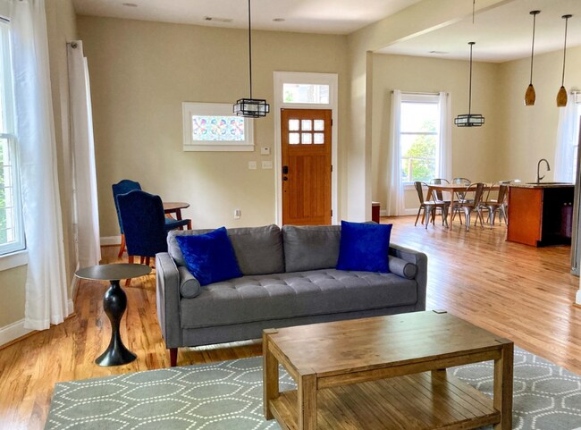 Building Photo - 684 Grady Pl SW