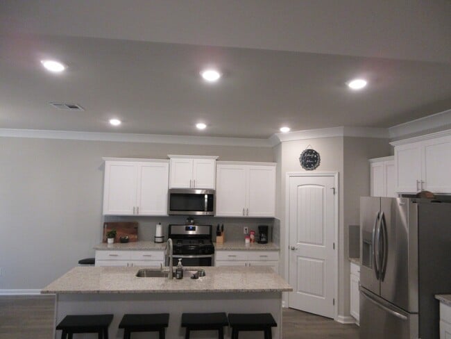 Building Photo - 108 Hardwood Dr