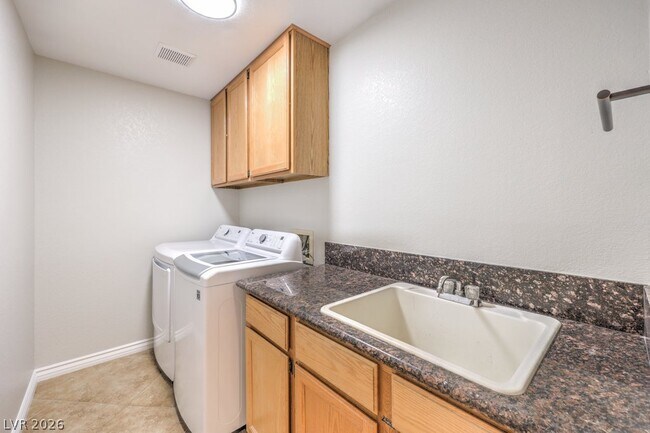 Building Photo - 10024 Sail Landing Ct
