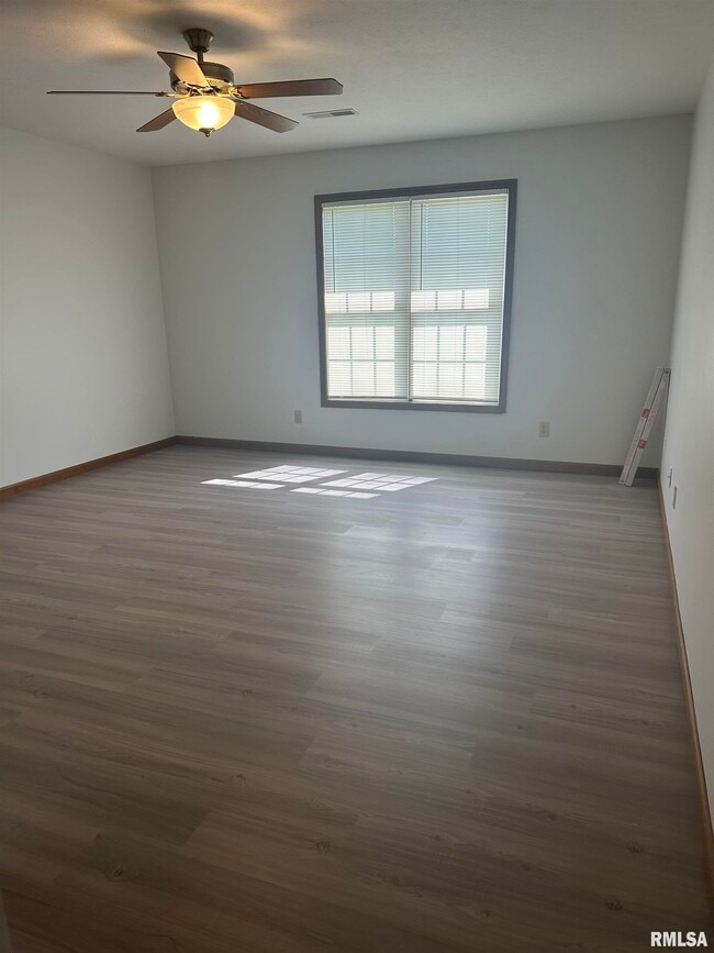 Building Photo - 3130 Cascade Dr