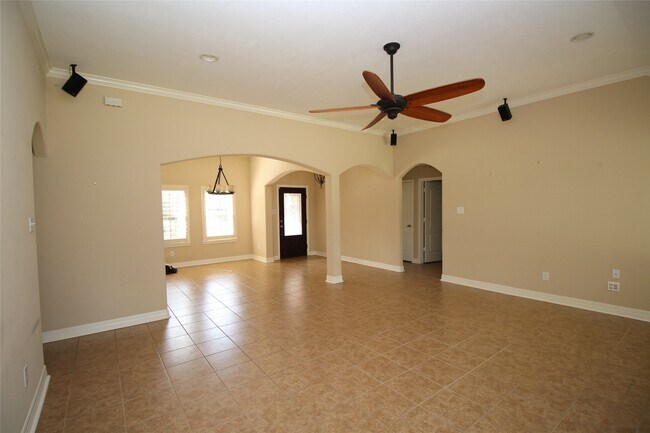 Building Photo - 1504 Glen Oaks Dr