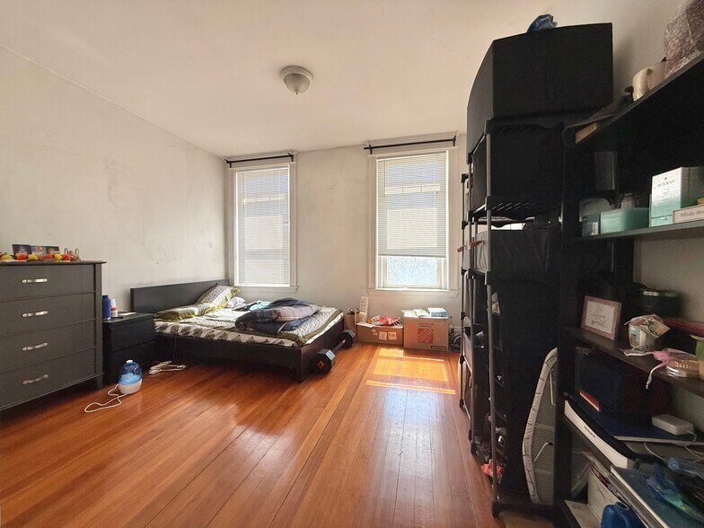 Building Photo - 1908 Beacon St