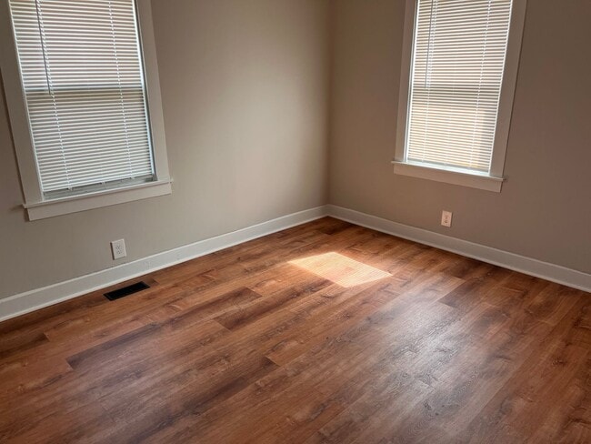 Building Photo - For Rent: Charming Newly Renovated 2-Bedro...