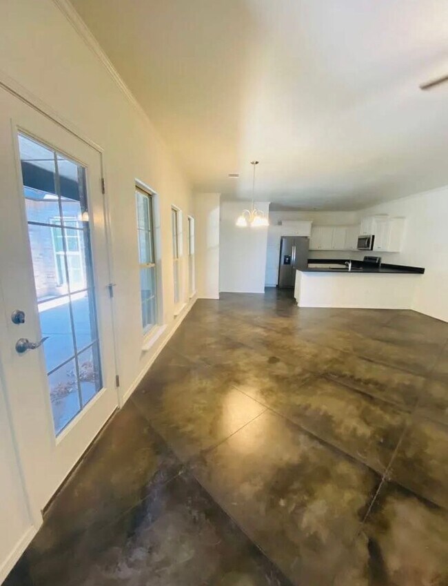Building Photo - 5616 Gonzaga Ln