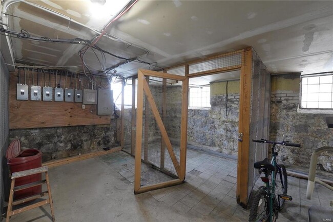Building Photo - 5561 Waterman Blvd