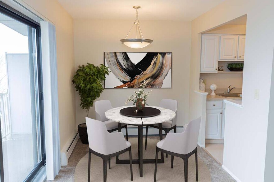 Building Photo - The Riviera