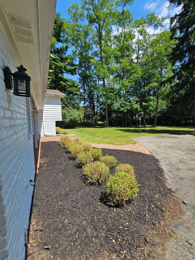 Building Photo - Private 4 Bedroom Home on 0.75 Acres with Great Room Fireplace, Wet Bar & 3-Season Room, 2 Car At...