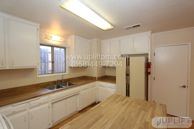 Building Photo - 2 Bed, 1 Bath House w/ AC, Storage Barn