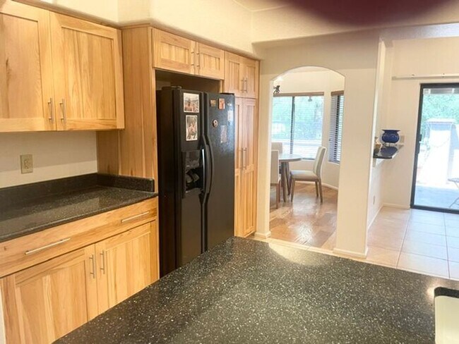 Building Photo - Beautiful home in gated community