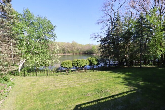 Building Photo - Stunning 4 Bedroom Home with Pond Access