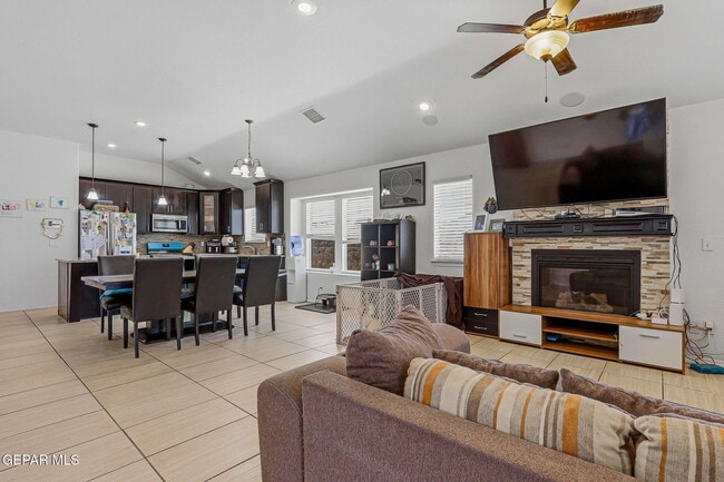 Building Photo - 12748 Tre Maximiliano Ave