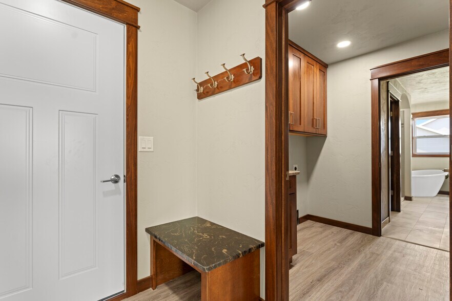 Building Photo - 5373 Pasture Ct