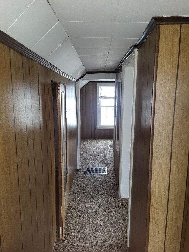 Building Photo - Two Bedroom Home in St Clair Shores - $1,450