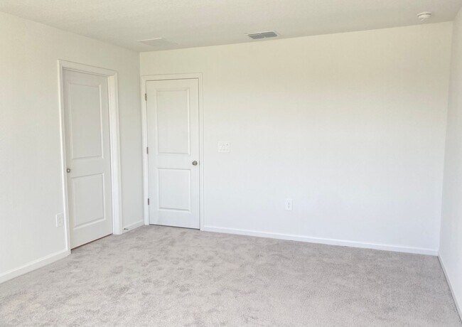 Building Photo - Almost New 3/2/1 Modern Townhome!