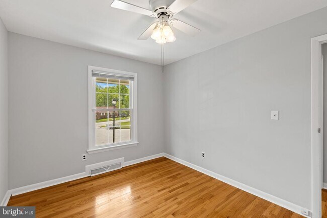 Building Photo - 8006 Woodhaven Ct