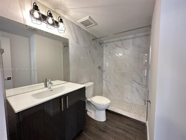 Building Photo - 1560 Euclid Ave