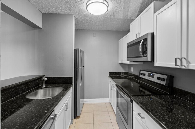 Building Photo - 818 Meadows Cir