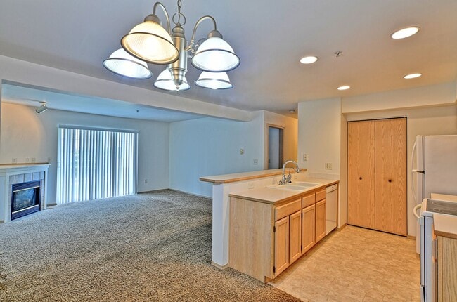Building Photo - Charming 2-Bedroom Ground-Level Home in Qu...