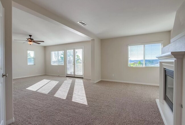 Building Photo - 1059 Vista Pointe Blvd