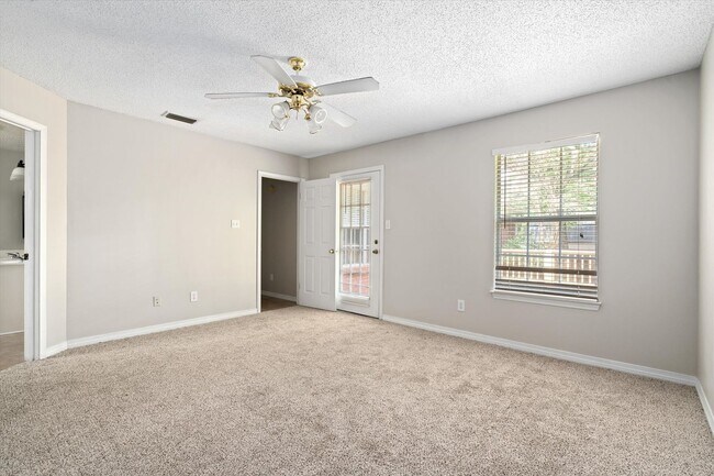 Building Photo - 10020 Silverthorne Ct