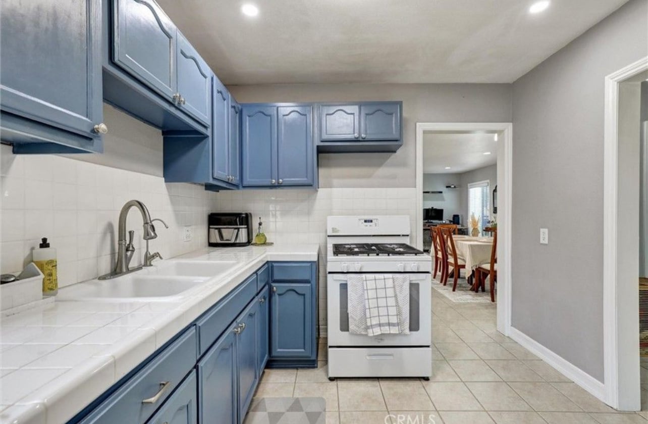 Building Photo - 10337 Garfield Ave