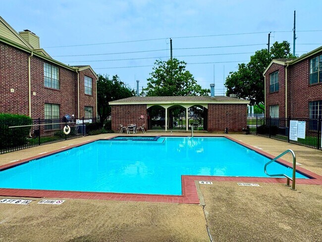 Building Photo - 8055 Cambridge St