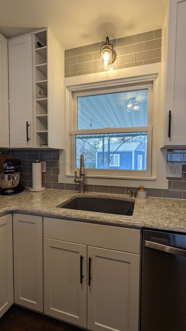 Building Photo - BEAUTIFUL MODERN 3 BED/2 BATH RANCHER IN E...