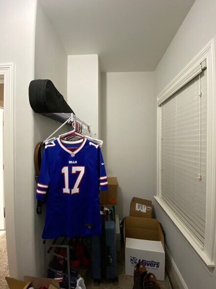 Building Photo - 318 Paul T Cir