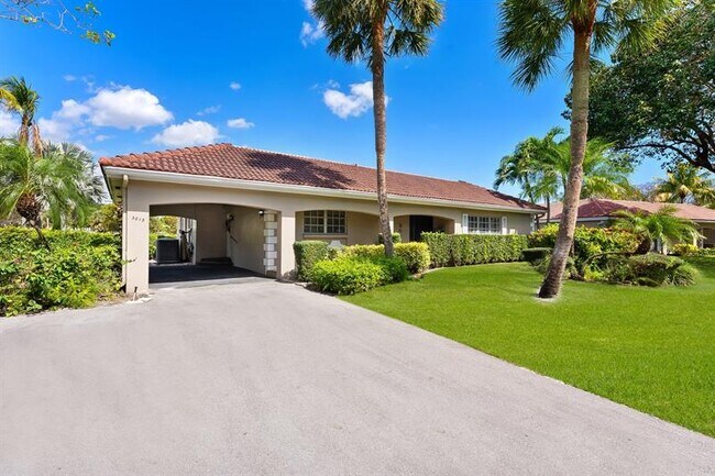 Building Photo - 3015 N Palm Aire Dr