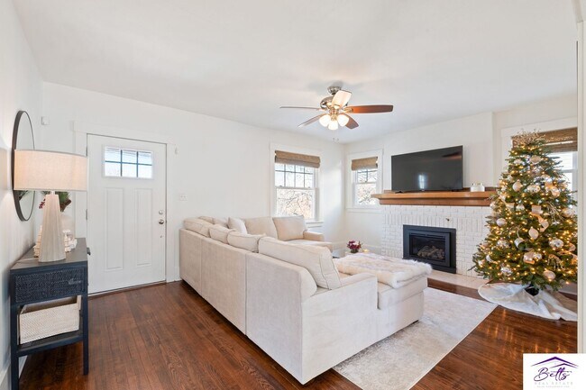 Building Photo - RENTAL PENDING!