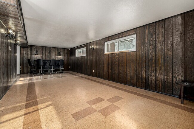 Building Photo - Great 3 Bed 3 Bath Hilltop Home for rent.