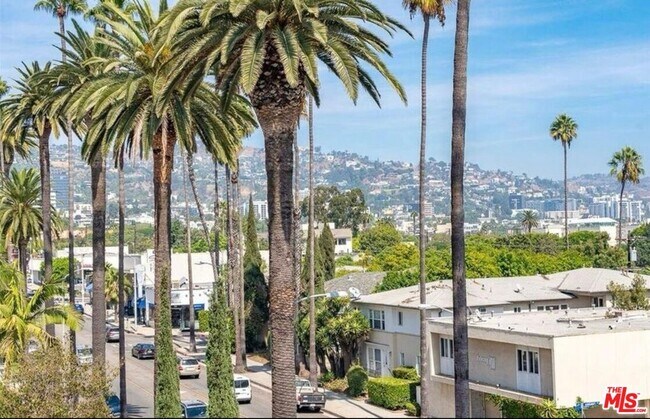 Building Photo - 439 N Doheny Dr