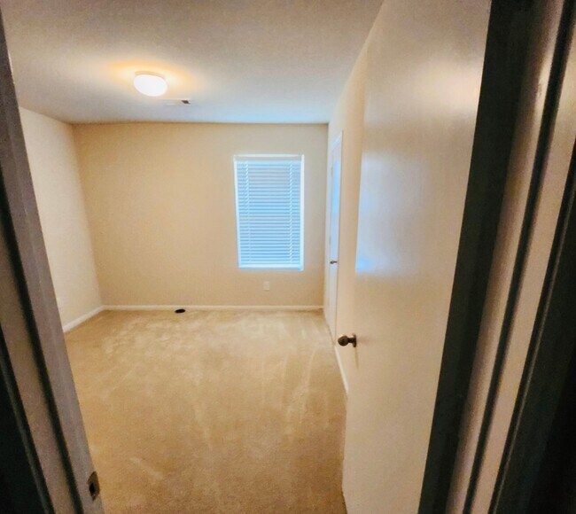Building Photo - 3154 Thicket Path Way