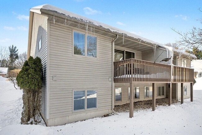 Building Photo - 2 BED 2 BATH CONDO NEAR BEACH