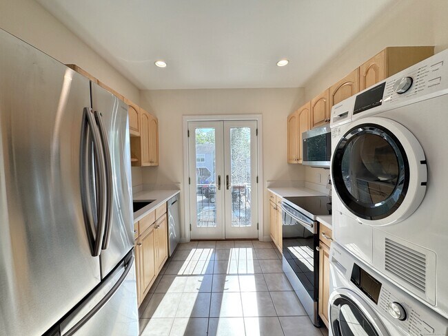 Primary Photo - 55 Saugatuck Ave
