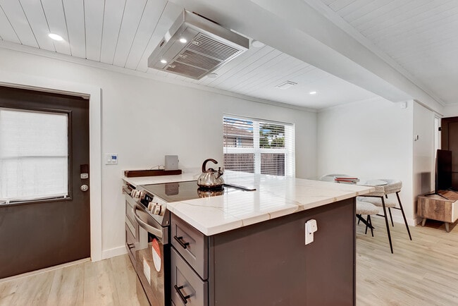 Building Photo - 320 NW 3rd Ave