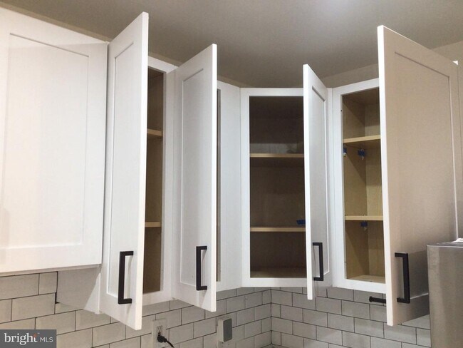 Building Photo - 1715 W Lexington St