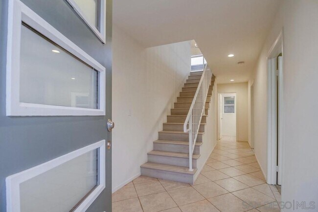 Building Photo - Modern Bungalow
