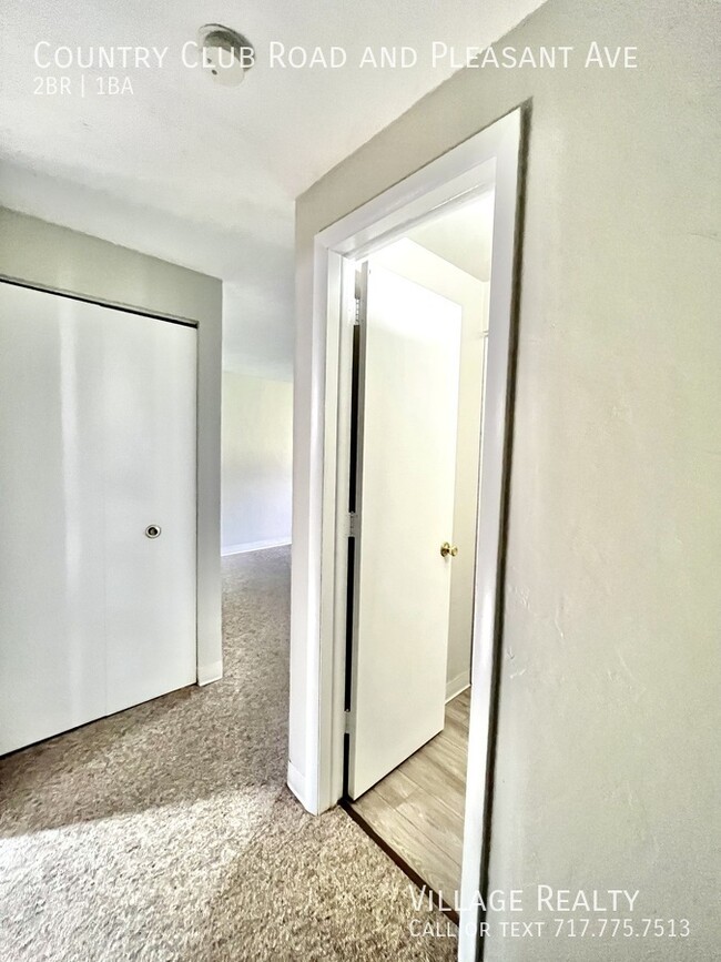 Building Photo - Roomy, remodeled 2-bed w/ on-site laundry ...