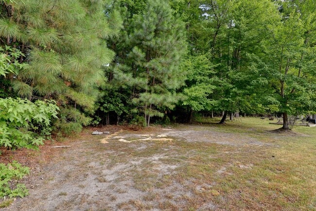 Building Photo - Beautiful York County Home!