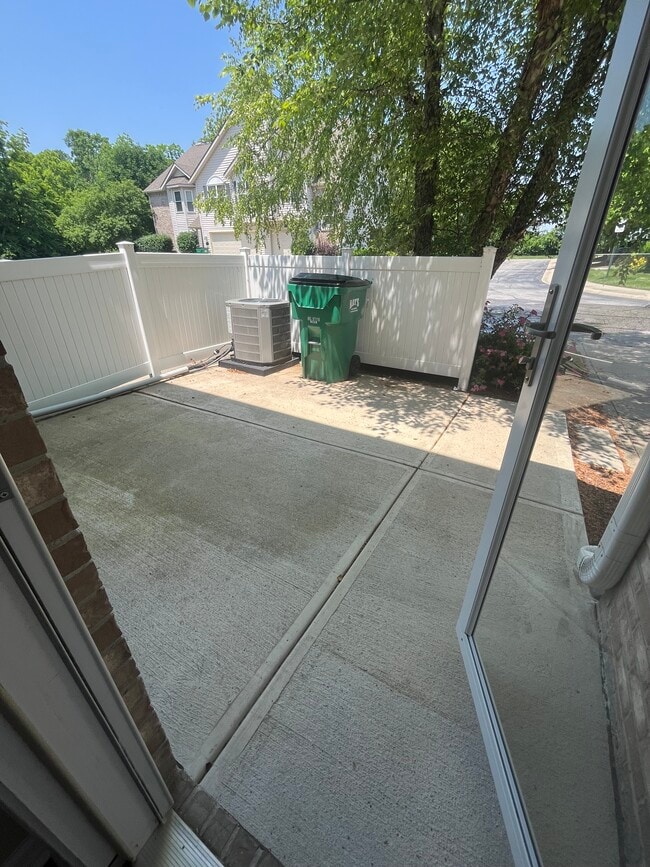 Building Photo - 9355 Villa Creek Dr