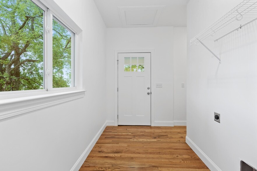 Building Photo - 2006 E 14th St