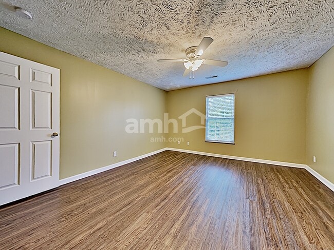 Building Photo - 1423 Newbury Ln