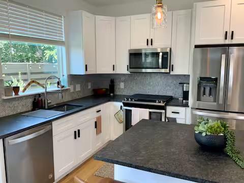 Building Photo - 6100 Ponca St