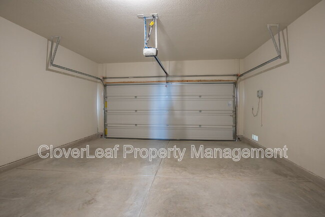 Building Photo - 571 Pebble Bend
