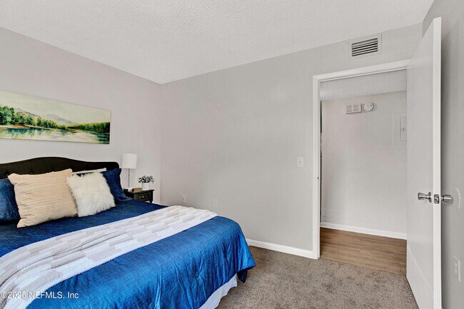 Building Photo - 10825 Key Haven Blvd