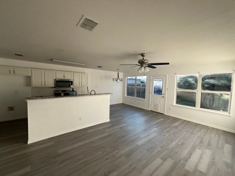 Building Photo - 10636 Wild Oak Dr