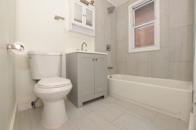 Building Photo - 178 Roosevelt St